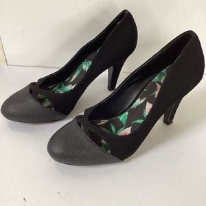 QUPID black high heels